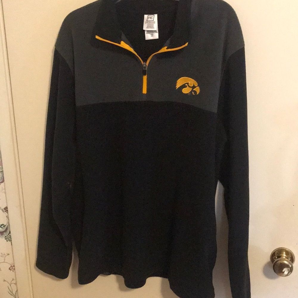 Proedge by Knights Apparel Pullover Men's Sz L black/gray with Iowa Hawkeye Logo